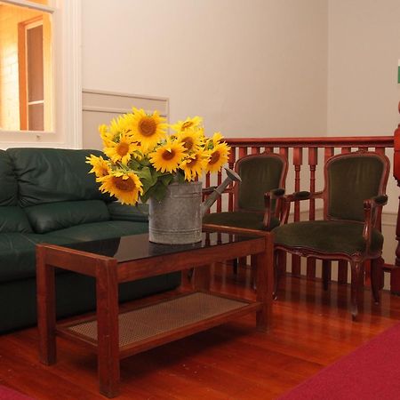 Settlers Arms Hotel Dungog Bagian luar foto
