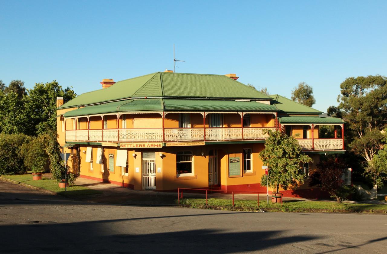 Settlers Arms Hotel Dungog Bagian luar foto