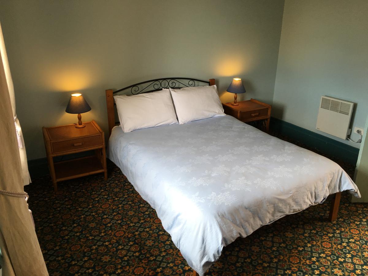 Settlers Arms Hotel Dungog Bagian luar foto