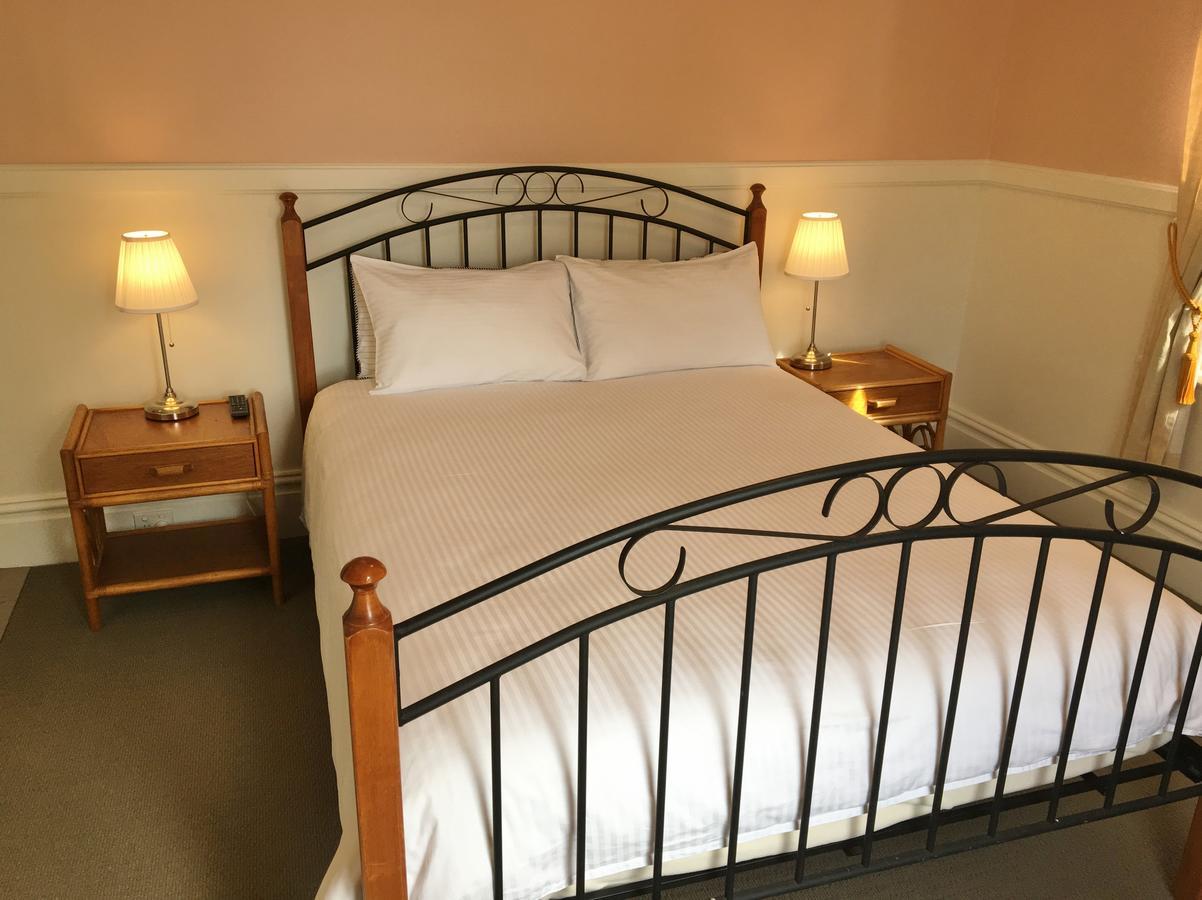 Settlers Arms Hotel Dungog Bagian luar foto