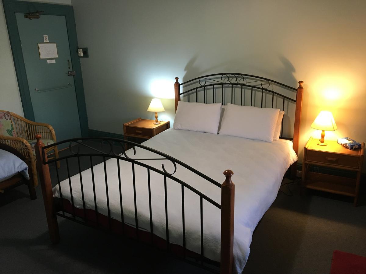 Settlers Arms Hotel Dungog Bagian luar foto