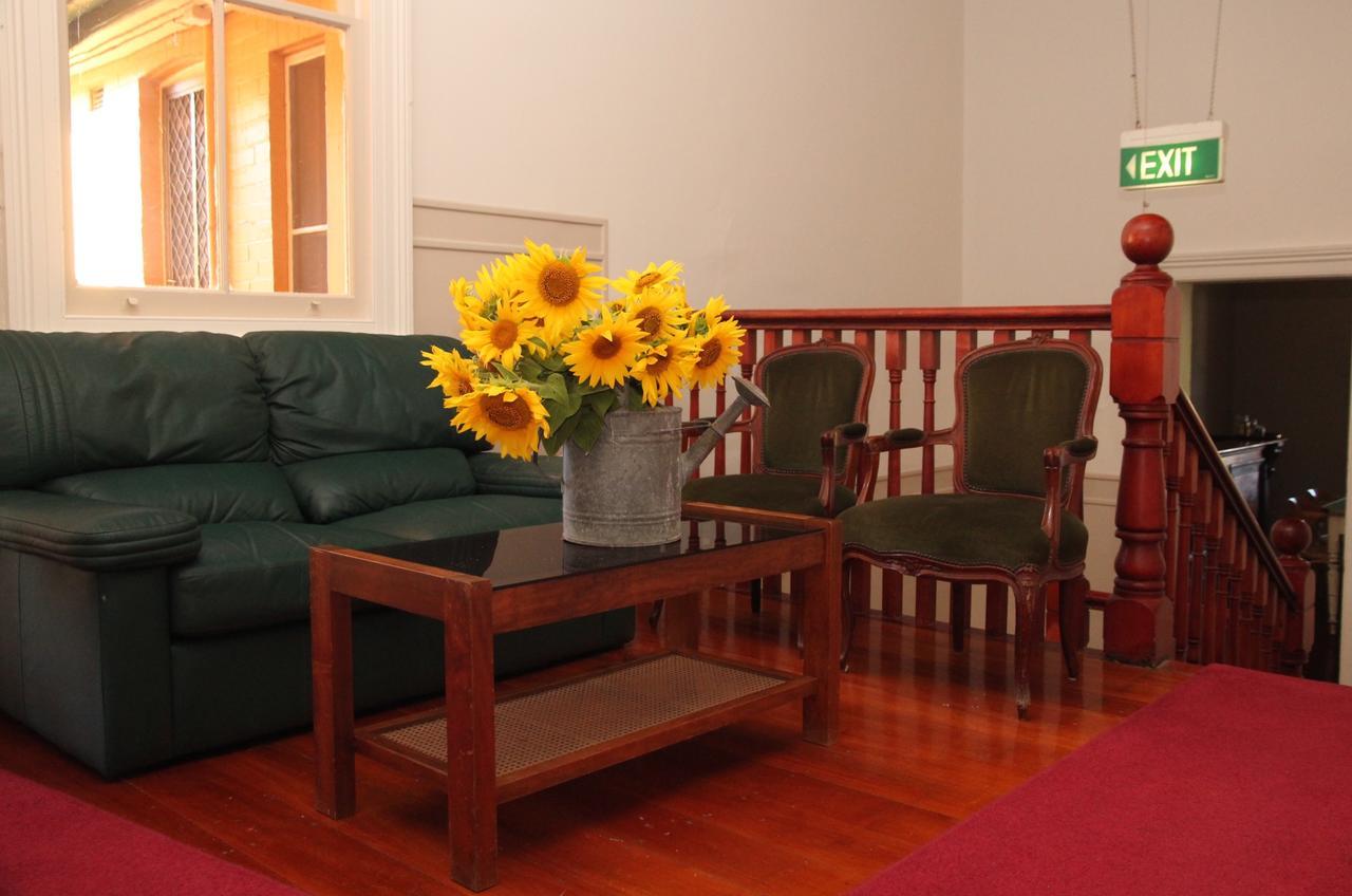 Settlers Arms Hotel Dungog Bagian luar foto